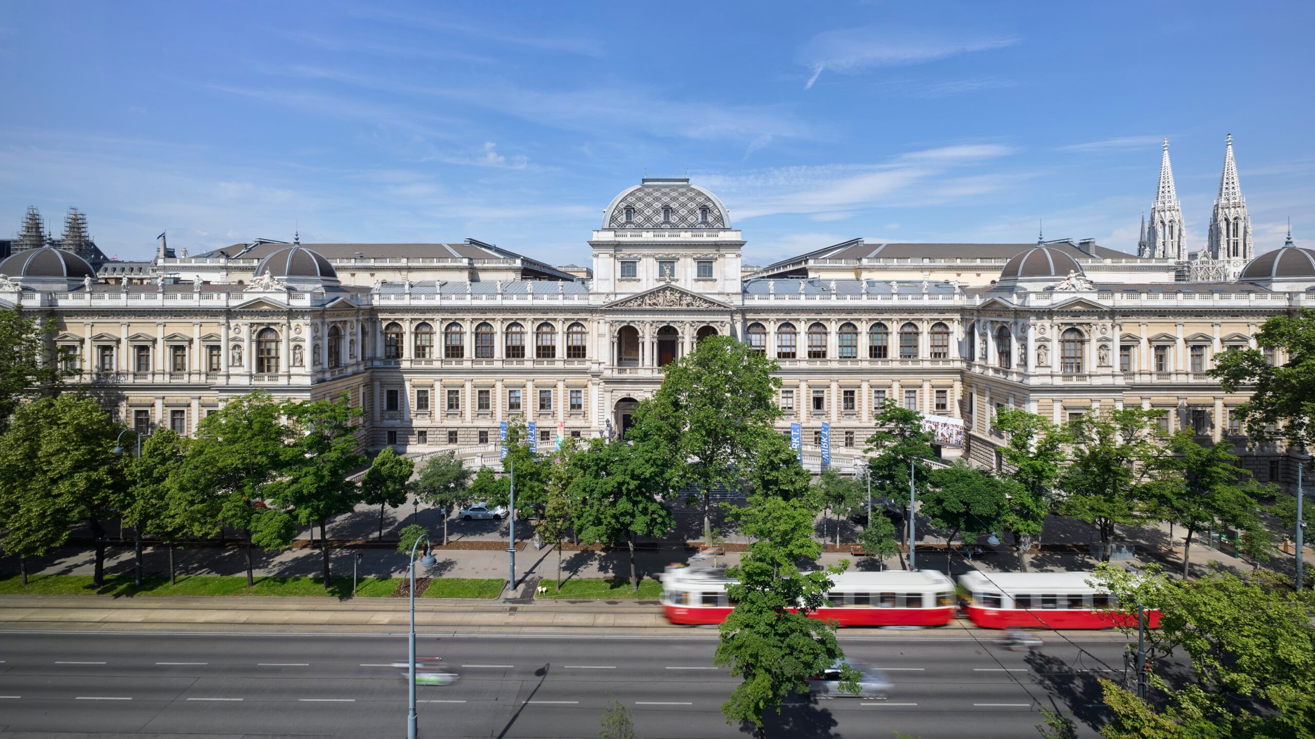 Outside view of the main building of the University of Vienna