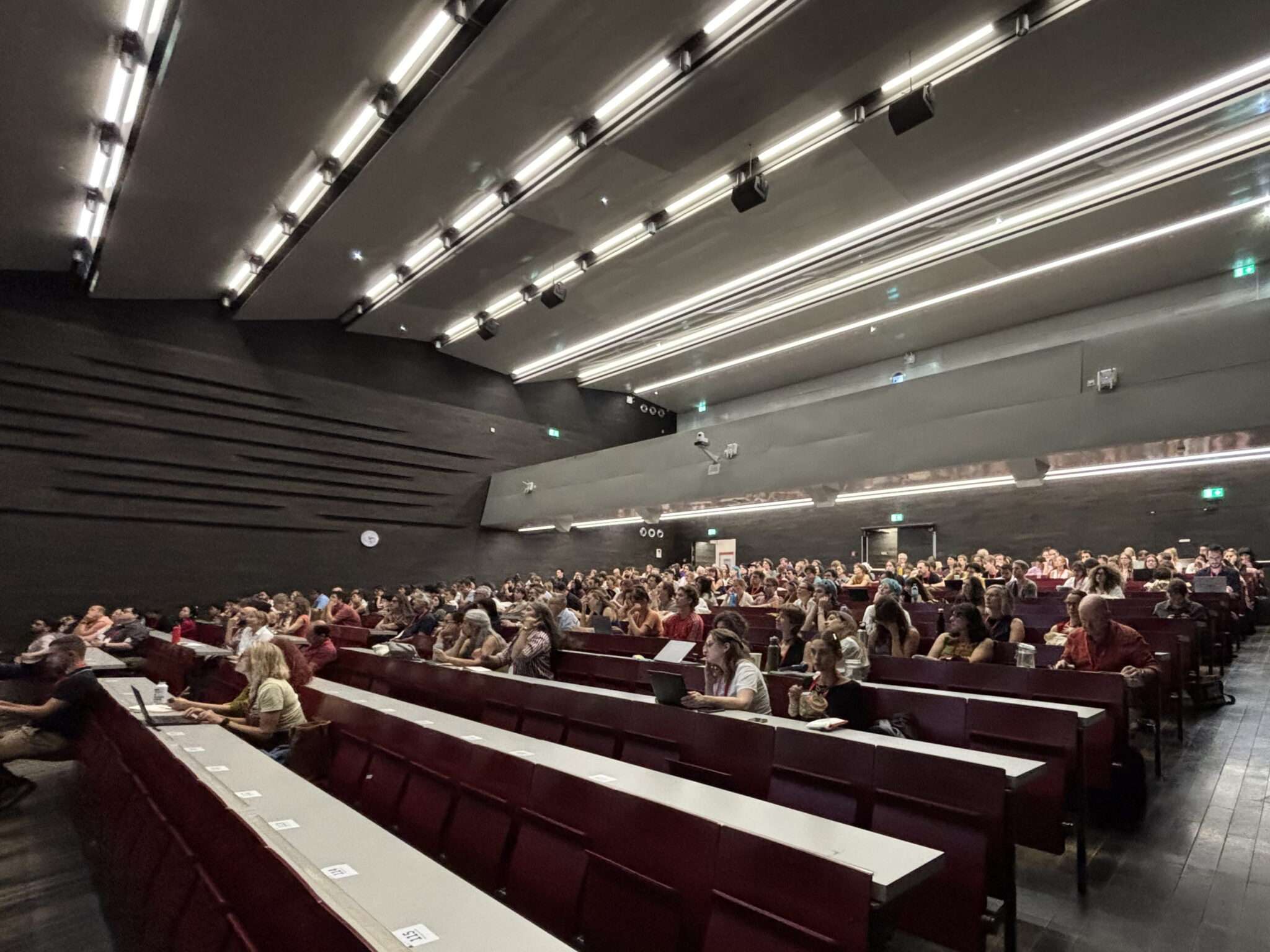 The three keynotes were livestreamed into the Audimax of the University of Vienna. This is the audimax on day three during the keynote speech by Vanesa Castán Broto.